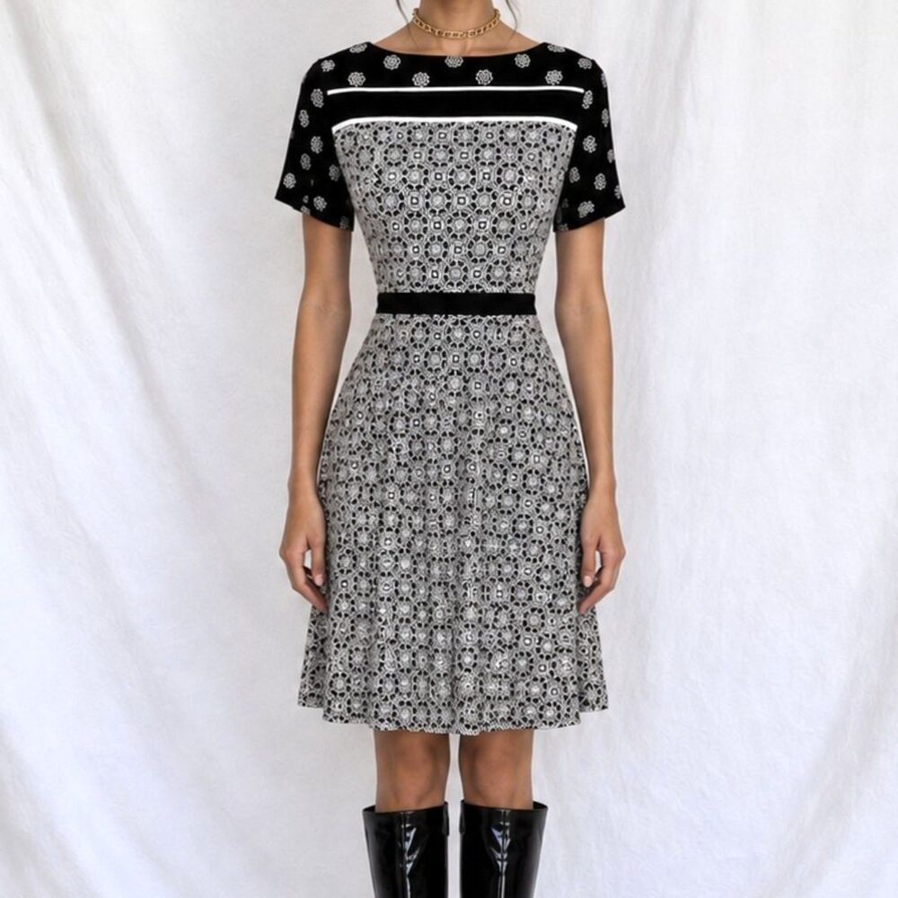 Vintage Y2K 90s Black White Printed Short Sleeve Knit Knee Length Dress Size M
